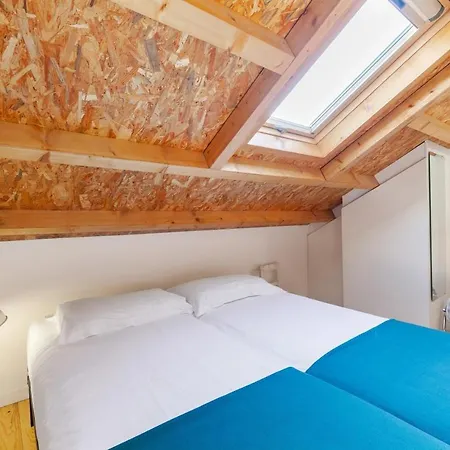 Classic Homes: Bright & In Belem Holiday home *