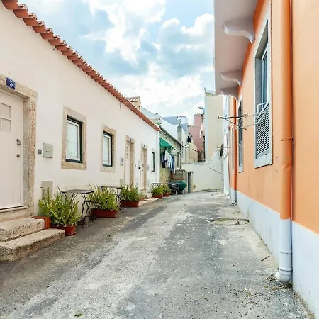 Classic Homes: Bright & In Belem *