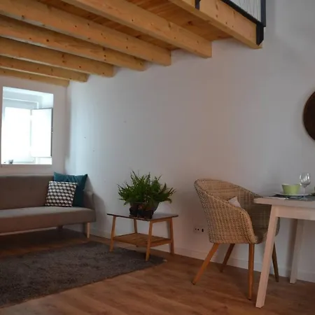 Classic Homes: Bright & In Belem Holiday home *