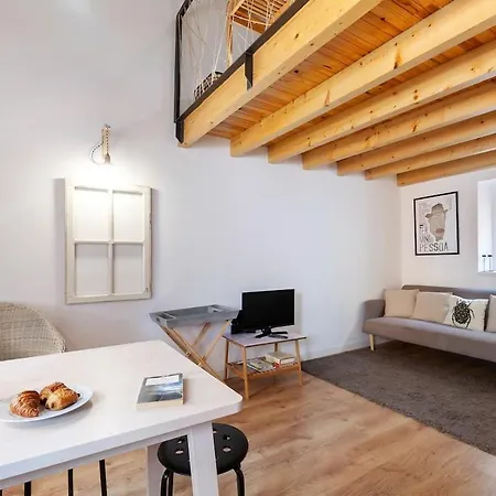 Classic Homes: Bright & In Belem Holiday home