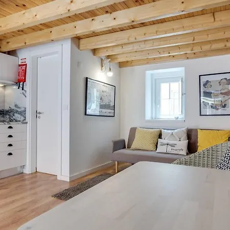 Classic Homes: Bright & In Belem Holiday home