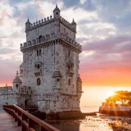 Classic Homes: Bright & In Belem Лиссабон