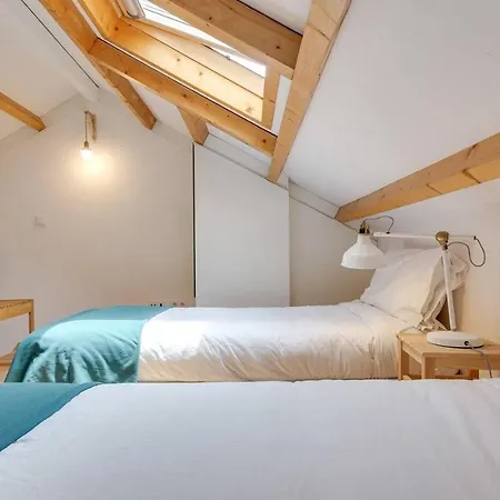 Classic Homes: Bright & In Belem Лиссабон