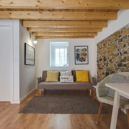 Classic Homes: Bright & In Belem