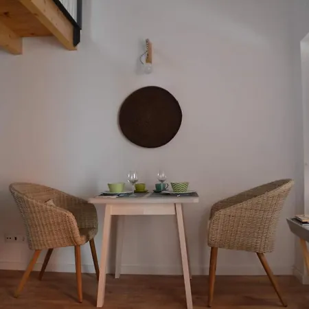 Classic Homes: Bright & In Belem