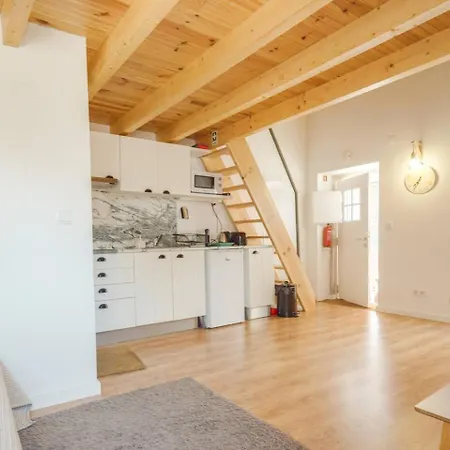 Classic Homes: Bright & In Belem Лиссабон
