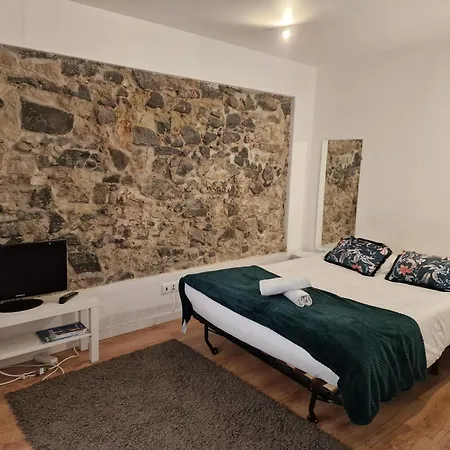 Classic Homes: Bright & In Belem Лиссабон