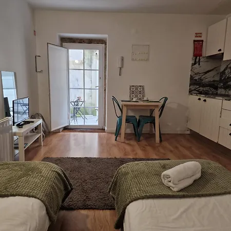 Classic Homes: Bright & In Belem