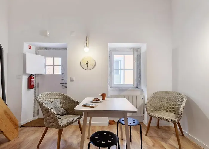 Classic Homes: Bright & In Belem Holiday home *