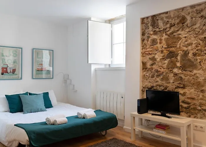 Classic Homes: Bright & In Belem Holiday home *